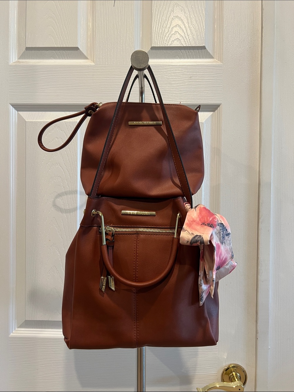 STEVE MADDEN 2 Piece! Handbag and Wristlet Set!
